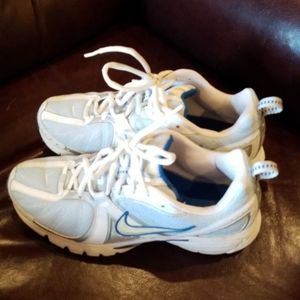 Ladies Size 8.5 Nike Running Shoes